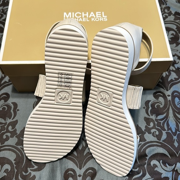 Brand new light cream Sandle NEVER WORN - Picture 4 of 5